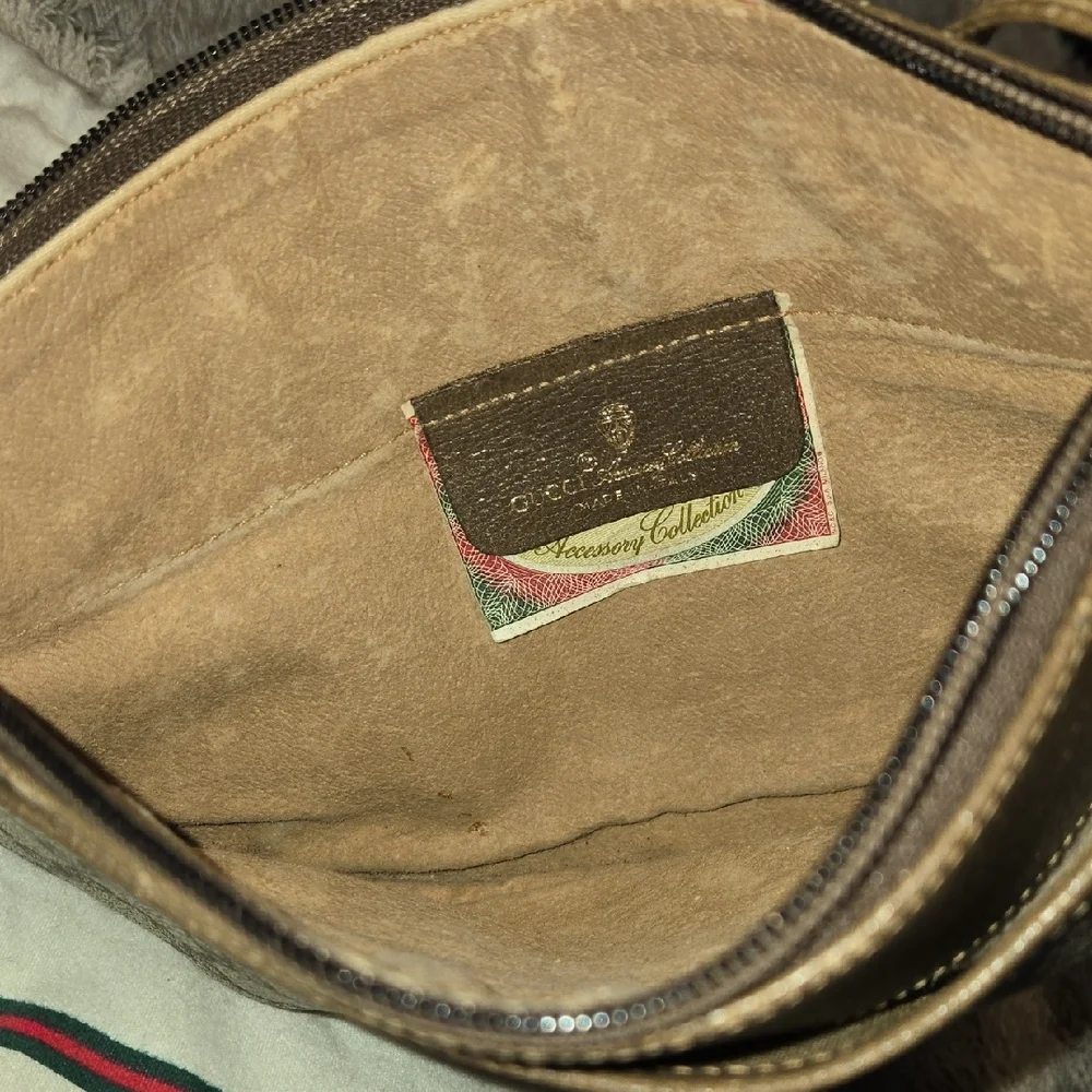 Gucci Signature Monogram Supreme Shoulder Bag in Brown and Cream - Picture 4 of 16